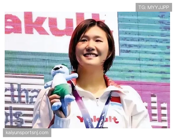 叶诗文的生活真和泳池外判若两人，这得多闷啊…