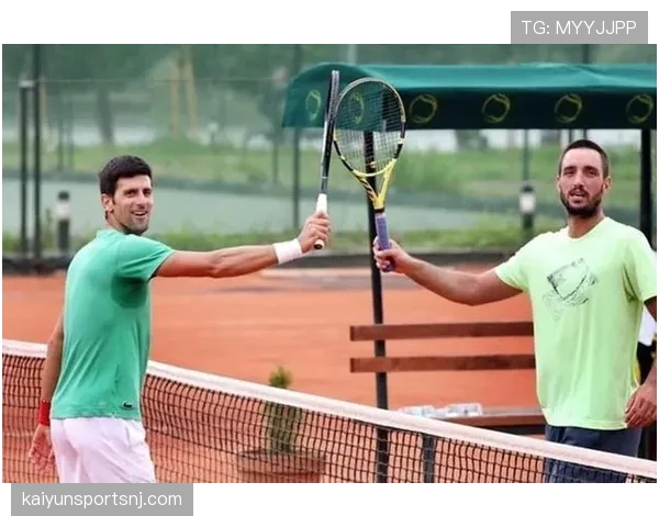 如果德约科维奇突然请你吃饭，你会下意识先盯他的鞋还是账单