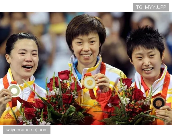 张怡宁打完比赛顺手把对手的球拍也赢走了？