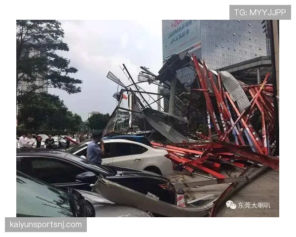 门前冲撞犯规判罚标准拆解:哪些行为才能被吹? 门前冲撞犯规判罚标准拆解:哪些行为才能被吹?